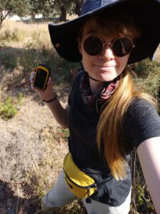 Fabiola mit GPS-Gerät auf dem Survey