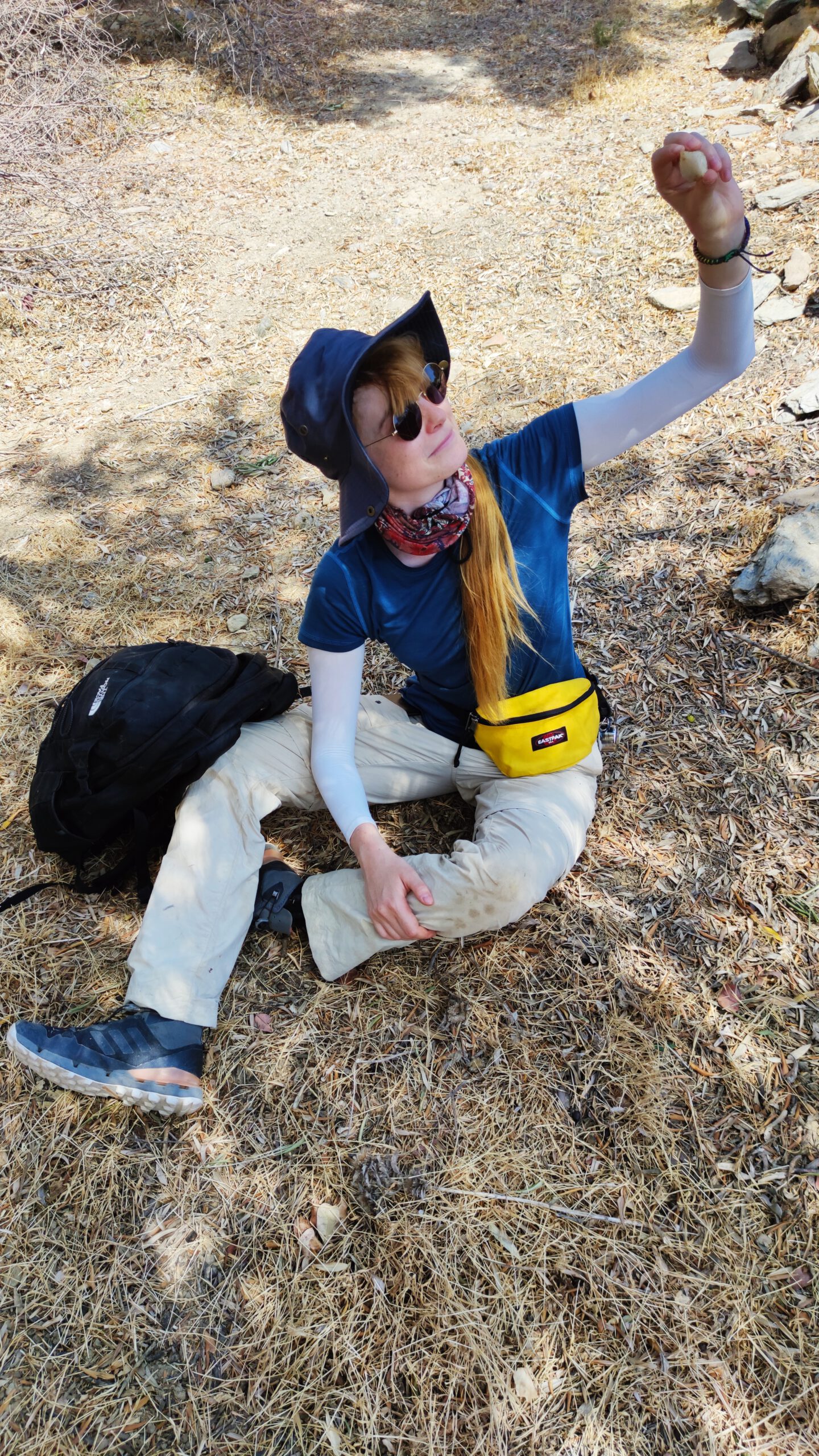 Fabiola untersucht Funde