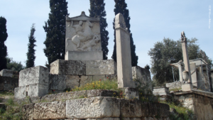 Grabsteine und Gräber im Kerameikos in Athen
